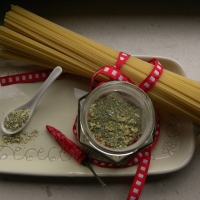 Preparato per pasta aglio olio e peperoncino, fatto in casa. Idea regalo di natale home made